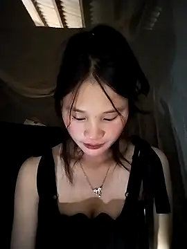 Snapshot of saronla_03 chatting on 10.08.25 saronla 03 online show from 10.08.25