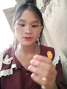 Snapshot of saronla_03 chatting on 10.11.25 saronla 03 online show from 10.11.25