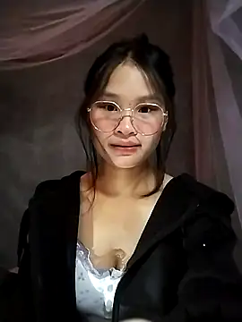 Snapshot of saronla_03 chatting on 11.15.25 saronla 03 online show from 11.15.25