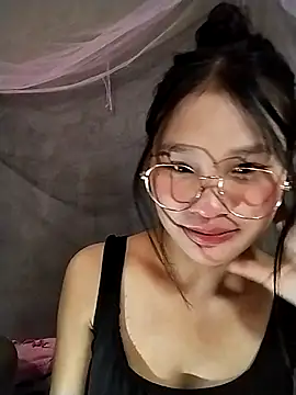 Snapshot of saronla_03 chatting on 11.30.25 saronla 03 online show from 11.30.25