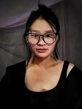 Snapshot of saronla_03 chatting on 12.02.25 saronla 03 online show from 12.02.25