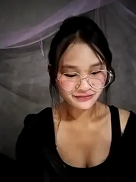 Snapshot of saronla_03 chatting on 12.02.25 saronla 03 online show from 12.02.25