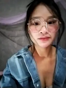 Snapshot of saronla_03 chatting on 12.03.25 saronla 03 online show from 12.03.25