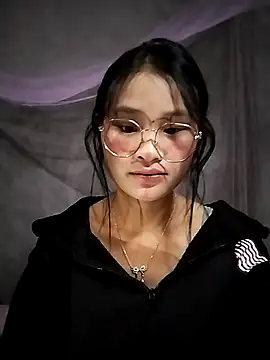 Snapshot of saronla_03 chatting on 12.04.25 saronla 03 online show from 12.04.25