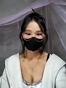 Snapshot of saronla_03 chatting on 12.05.25 saronla 03 online show from 12.05.25