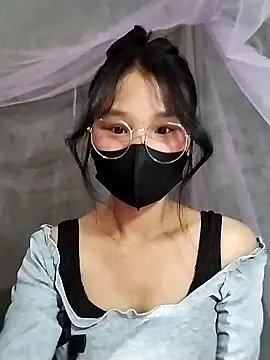 Snapshot of saronla_03 chatting on 12.13.25 saronla 03 online show from 12.13.25