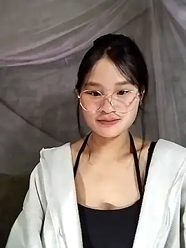 Snapshot of saronla_03 chatting on 12.18.25 saronla 03 online show from 12.18.25