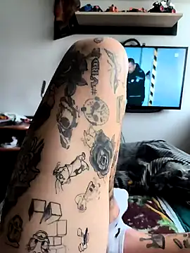 Snapshot of SmallButCrazy chatting on 10.22.25 SmallButCrazy online show from 10.22.25