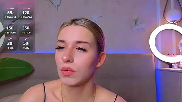 Snapshot of BonnieWalton chatting on 11.23.25 BonnieWalton online show from 11.23.25