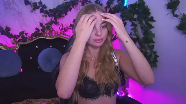 Snapshot of AngyyEyess chatting on 11.12.25 AngyyEyess online show from 11.12.25