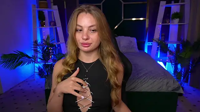 Snapshot of AngyyEyess chatting on 11.22.25 AngyyEyess online show from 11.22.25