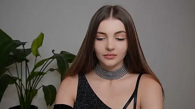 Snapshot of MayTease chatting on 09.28.25 MayTease online show from 09.28.25