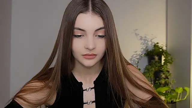 Snapshot of MayTease chatting on 10.09.25 MayTease online show from 10.09.25