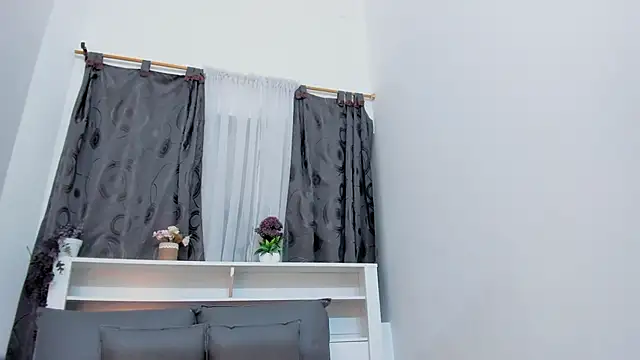 Mistt Mia online show from 10.29.25