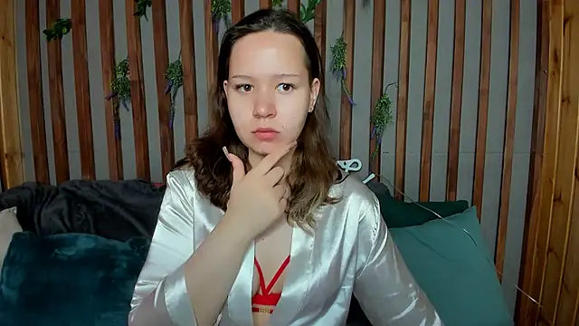 Snapshot of Laura_Ellinss chatting on 09.13.25 Laura Ellinss online show from 09.13.25