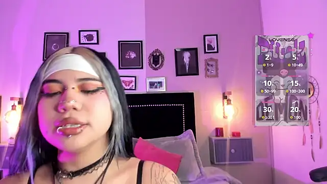 Snapshot of pinkk_deemon chatting on 06.17.26 pinkk deemon online show from 06.17.26