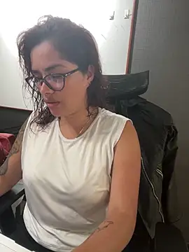 Snapshot of Camila_Garcia_ chatting on 09.27.25 Camila Garcia  online show from 09.27.25