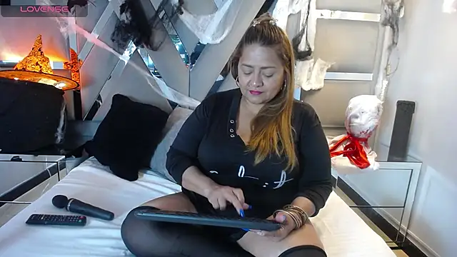 MonzerratBoyer online show from 10.26.25