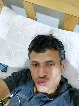 Snapshot of luislimafuego chatting on 12.22.25 luislimafuego online show from 12.22.25