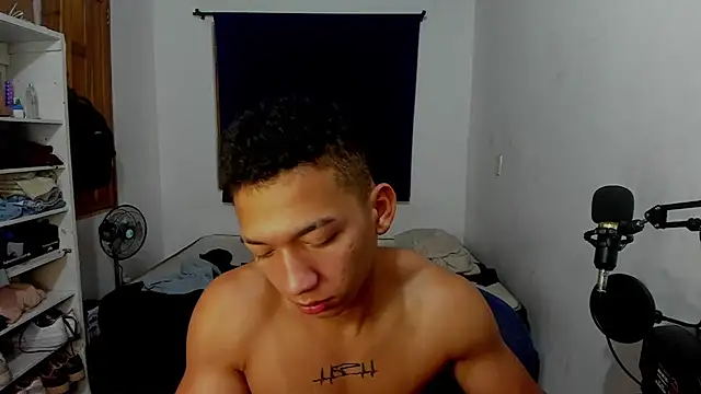 Snapshot of JuanchiT66 chatting on 10.22.25 JuanchiT66 online show from 10.22.25