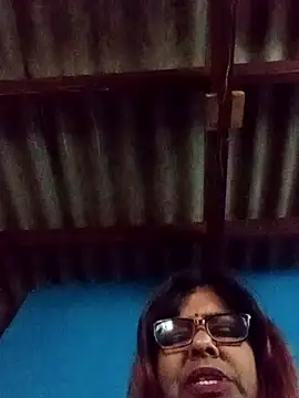 Snapshot of mileesha chatting on 10.27.25 mileesha online show from 10.27.25