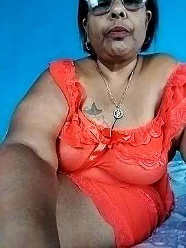 Snapshot of mileesha chatting on 11.25.25 mileesha online show from 11.25.25