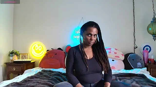 GigiMcFee online show from 09.23.25