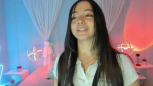 Snapshot of Lara_Rouss_ chatting on 09.23.25 Lara Rouss online show from 09.23.25