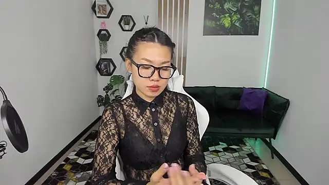 LunaPurrr online show from 10.16.25