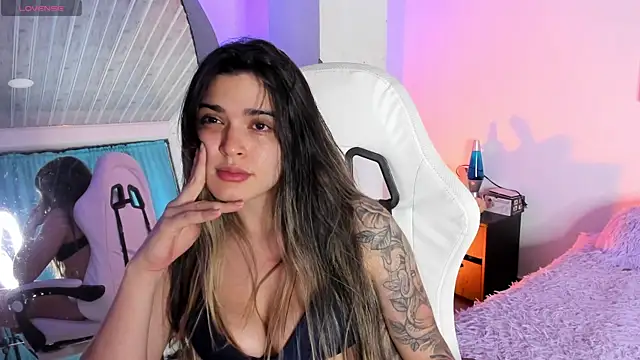 Snapshot of MiaVillalobos chatting on 05.12.26 MiaVillalobos online show from 05.12.26