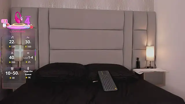 Mia-Medina online show from 10.30.25