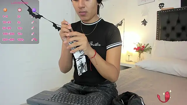 ScarlettVell online show from 10.22.25