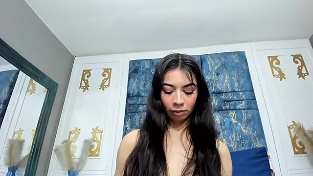 Snapshot of KatherinJohns chatting on 10.29.25 KatherinJohns online show from 10.29.25