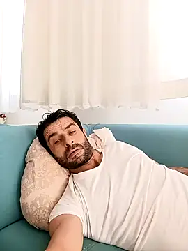 Snapshot of alex10alexx chatting on 11.12.25 alex10alexx online show from 11.12.25