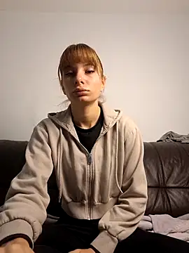 Snapshot of D4ddyslut chatting on 12.04.25 D4ddyslut online show from 12.04.25