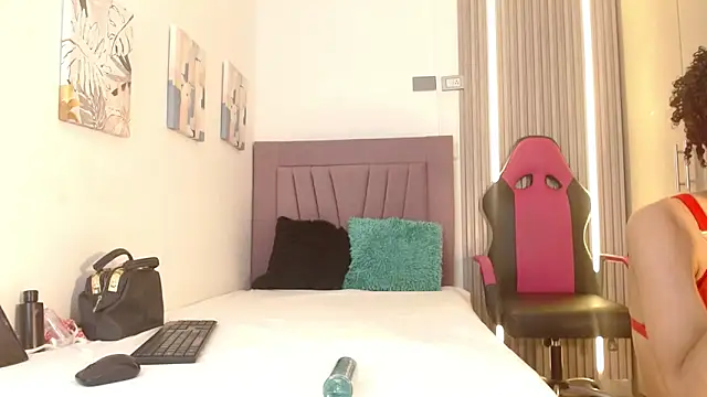 Snapshot of Ivone_Rose_ chatting on 10.24.25 Ivone Rose online show from 10.24.25