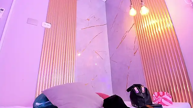 Snapshot of Ivone_Rose_ chatting on 11.12.25 Ivone Rose online show from 11.12.25