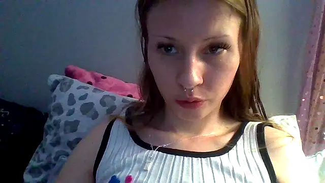 Snapshot of sarah2007 chatting on 09.23.25 sarah2007 online show from 09.23.25