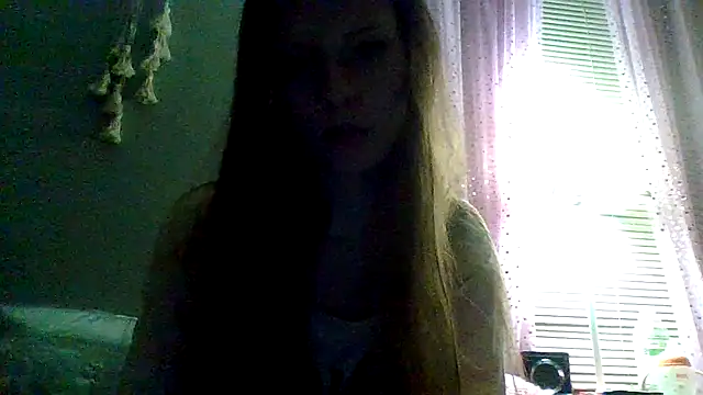 Snapshot of sarah2007 chatting on 12.16.25 sarah2007 online show from 12.16.25