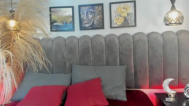 Dark nina  online show from 12.05.25