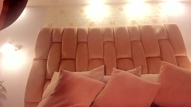 aishathornee online show from 02.27.26