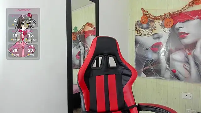 Snapshot of Raven_Rouge_ chatting on 10.29.25 Raven Rouge online show from 10.29.25