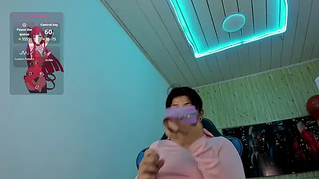 Snapshot of Raven_Rouge_ chatting on 11.09.25 Raven Rouge online show from 11.09.25