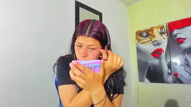 Snapshot of Raven_Rouge_ chatting on 11.20.25 Raven Rouge online show from 11.20.25