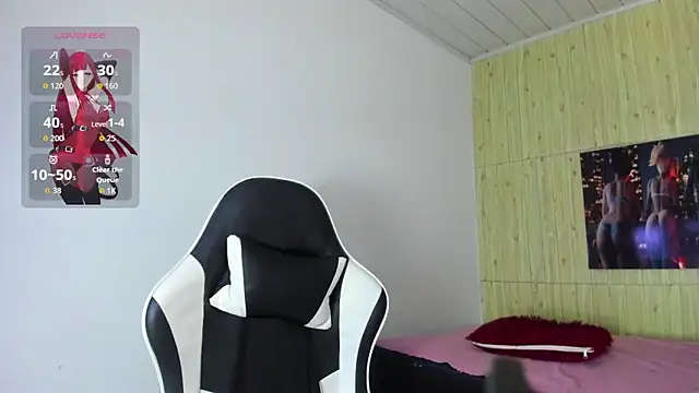 Snapshot of Raven_Rouge_ chatting on 12.04.25 Raven Rouge online show from 12.04.25