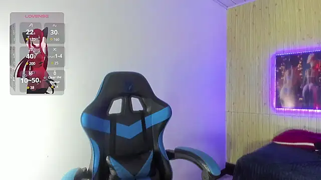 Snapshot of Raven_Rouge_ chatting on 12.05.25 Raven Rouge online show from 12.05.25