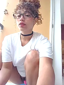 Snapshot of Vikyvoyeur chatting on 11.21.25 Vikyvoyeur online show from 11.21.25