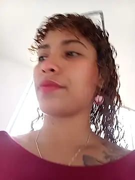 Snapshot of Vikyvoyeur chatting on 11.30.25 Vikyvoyeur online show from 11.30.25