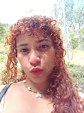 Snapshot of Vikyvoyeur chatting on 12.19.25 Vikyvoyeur online show from 12.19.25