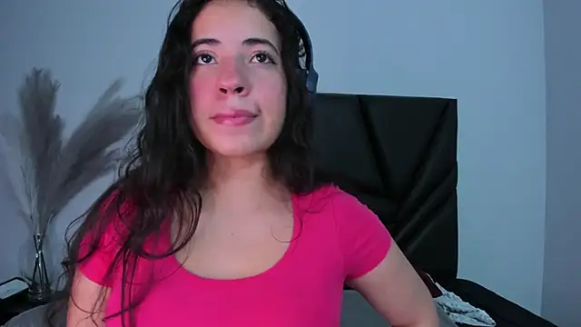 Snapshot of Nicol_Chang chatting on 09.22.25 Nicol Chang online show from 09.22.25